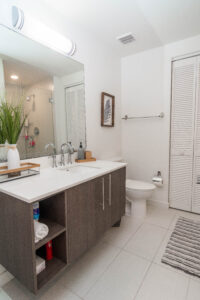 midtown doral unit 604 bathroom1